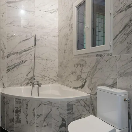 Family - 3br 10p - Trocadero *